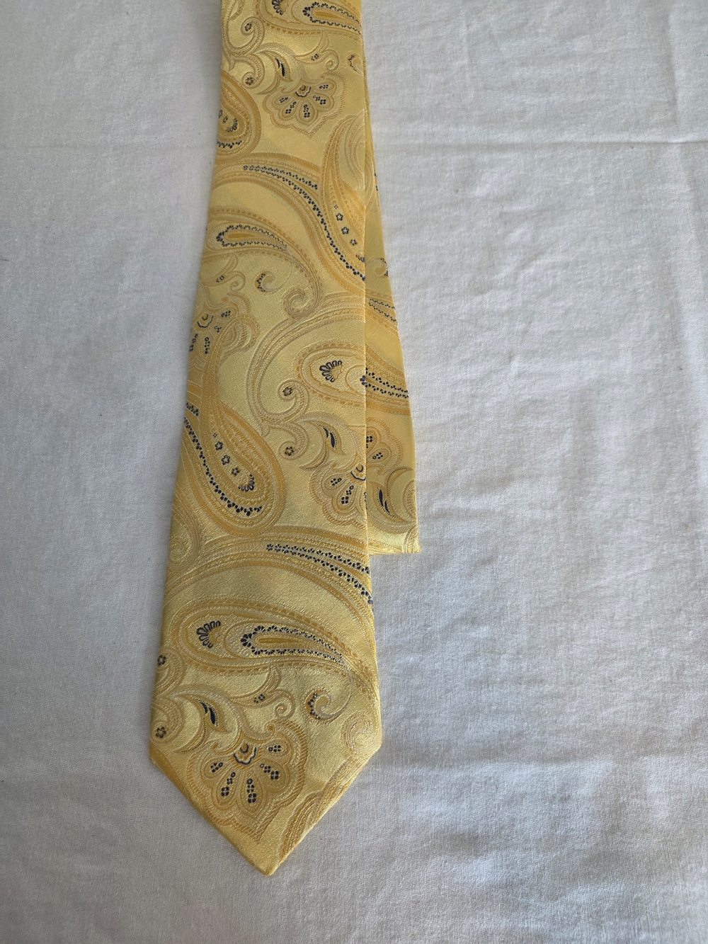New Fashion Trend For Women, Daniel Cremieux Yellow Paisley Silk Tie